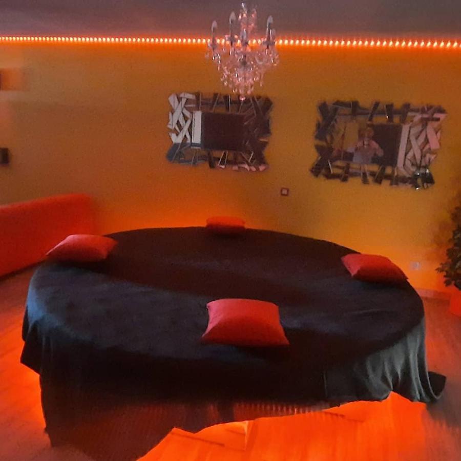 Nuit Insolite-Room Love Saint-Germain  Exterior foto