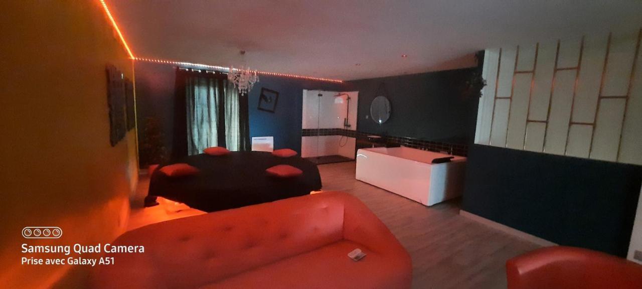 Nuit Insolite-Room Love Saint-Germain  Exterior foto